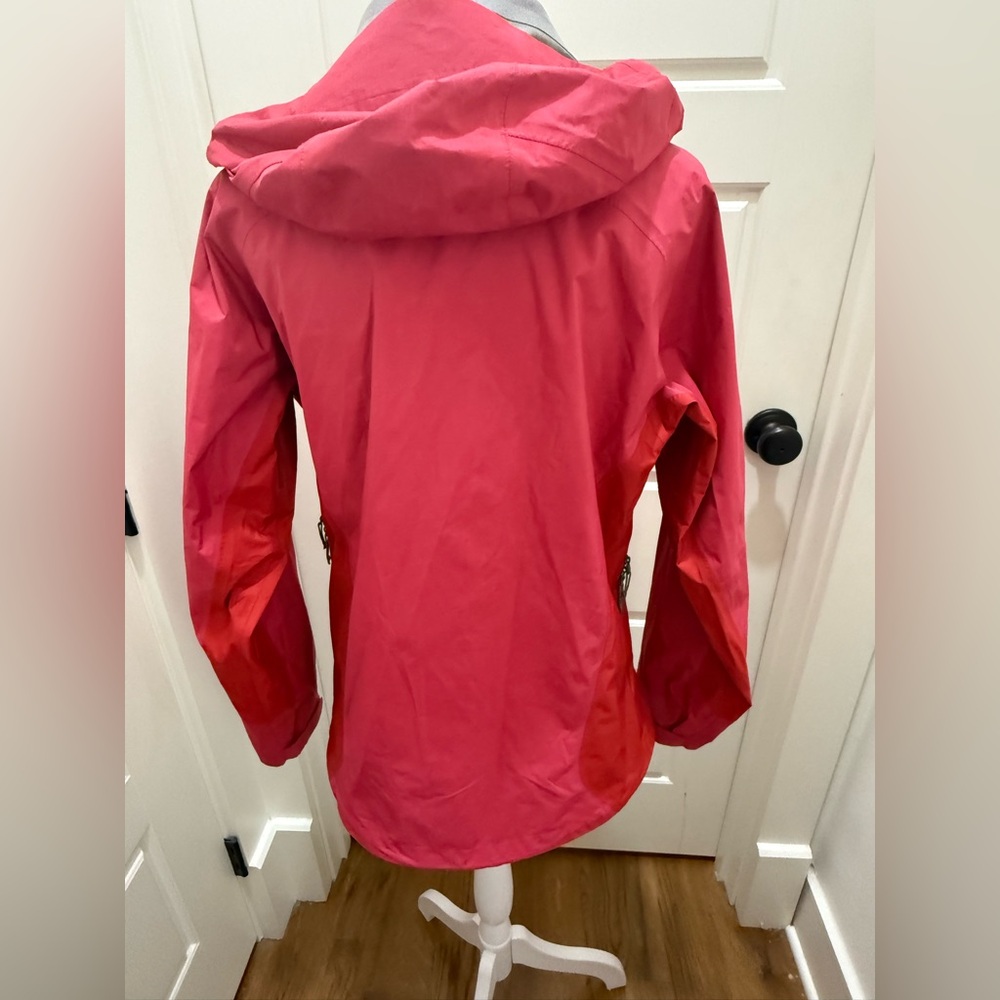Patagonia Women’s Red Hooded Rain Jacket - Picture 3 of 12